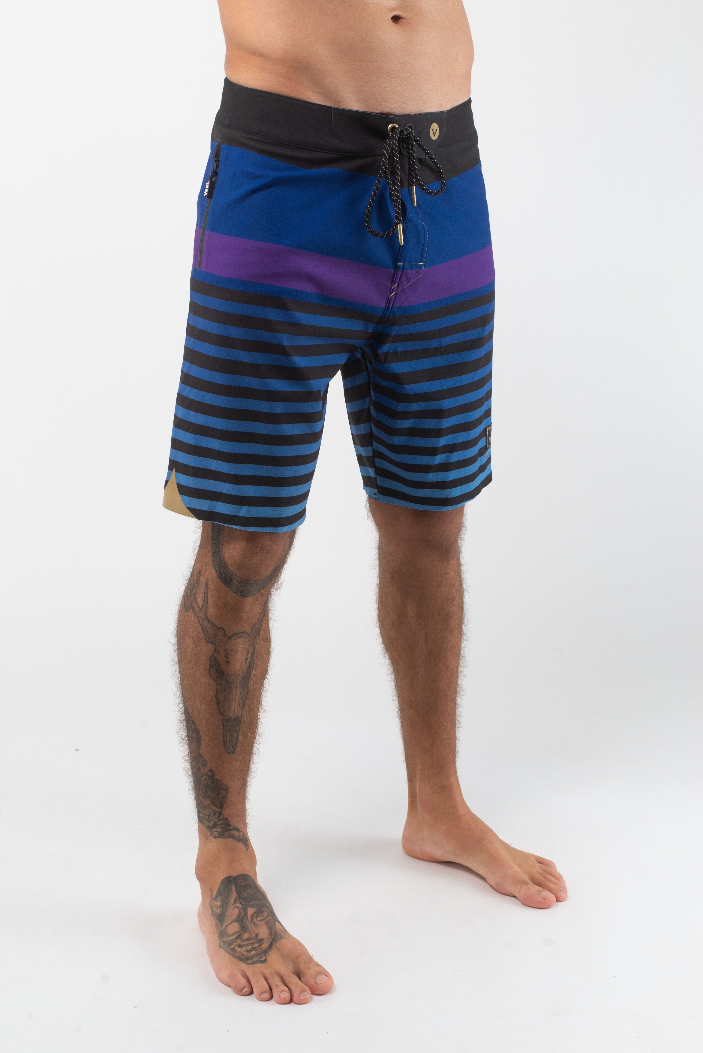 VAST Horie Stripes Gold Boardshort 模特兒穿著展示 海軍藍