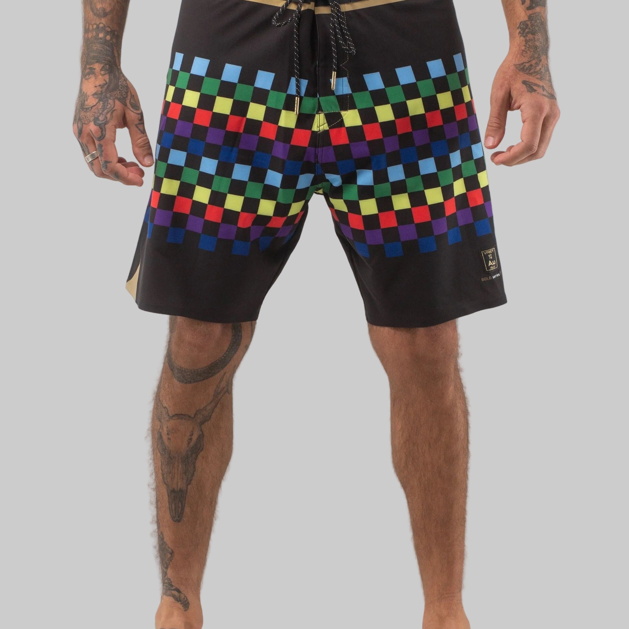 VAST Colors Gold Boardshort 模特兒穿著展示 黑色
