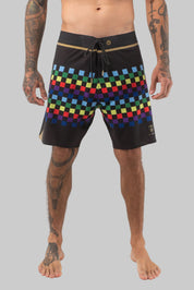 VAST Colors Gold Boardshort 模特兒穿著展示 黑色