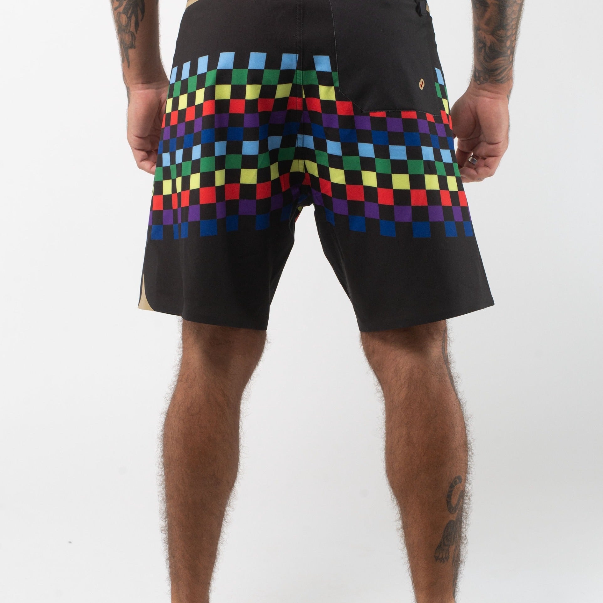VAST Colors Gold Boardshort 模特兒穿著展示 黑色