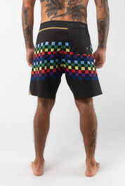VAST Colors Gold Boardshort 模特兒穿著展示 黑色
