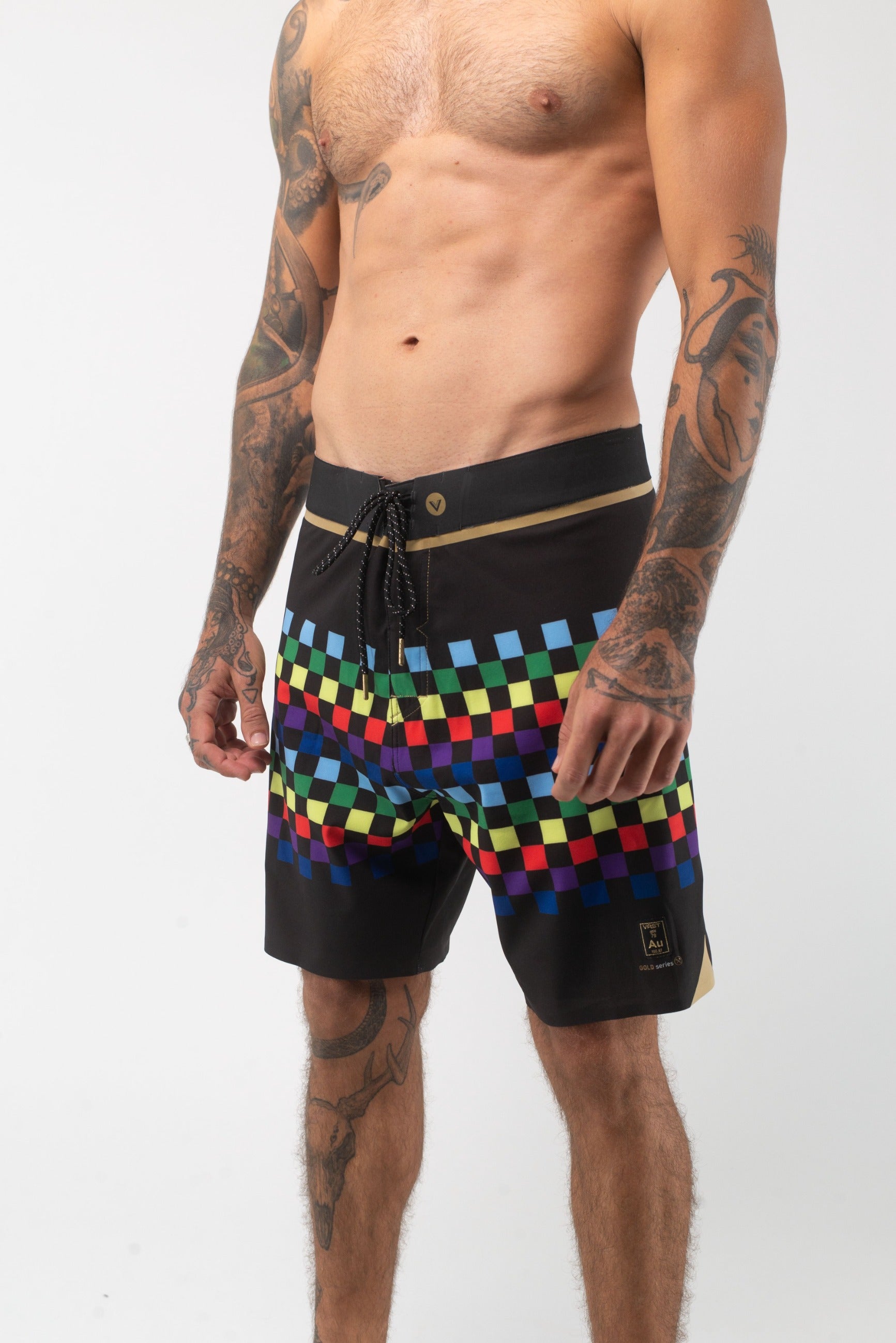 VAST Colors Gold Boardshort 模特兒穿著展示 黑色