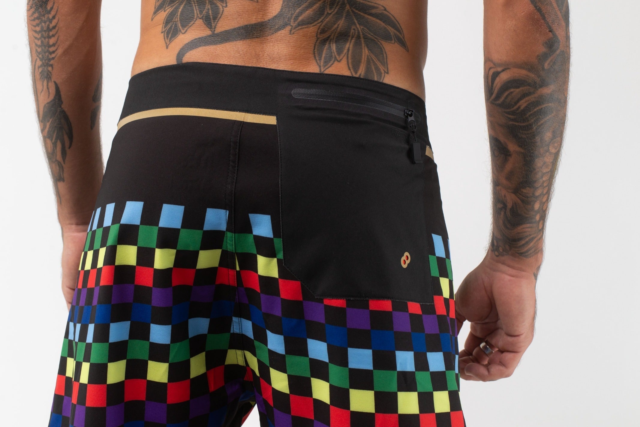 VAST Colors Gold Boardshort 模特兒穿著展示 黑色