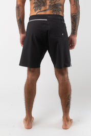 VAST Midnight Titanium Boardshort 模特兒穿著展示 黑色