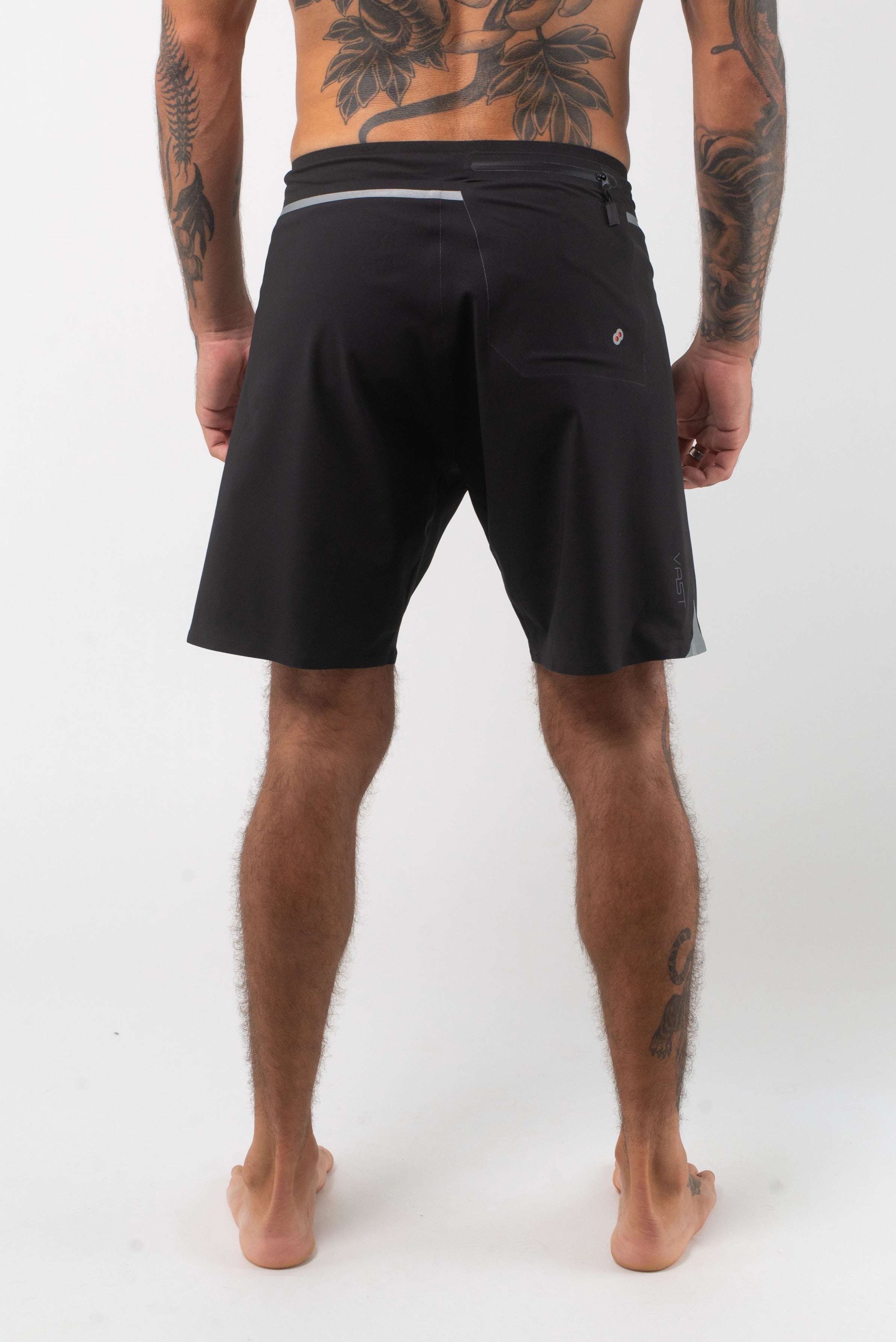 VAST Midnight Titanium Boardshort 模特兒穿著展示 黑色