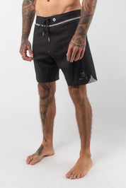 VAST Midnight Titanium Boardshort 模特兒穿著展示 黑色