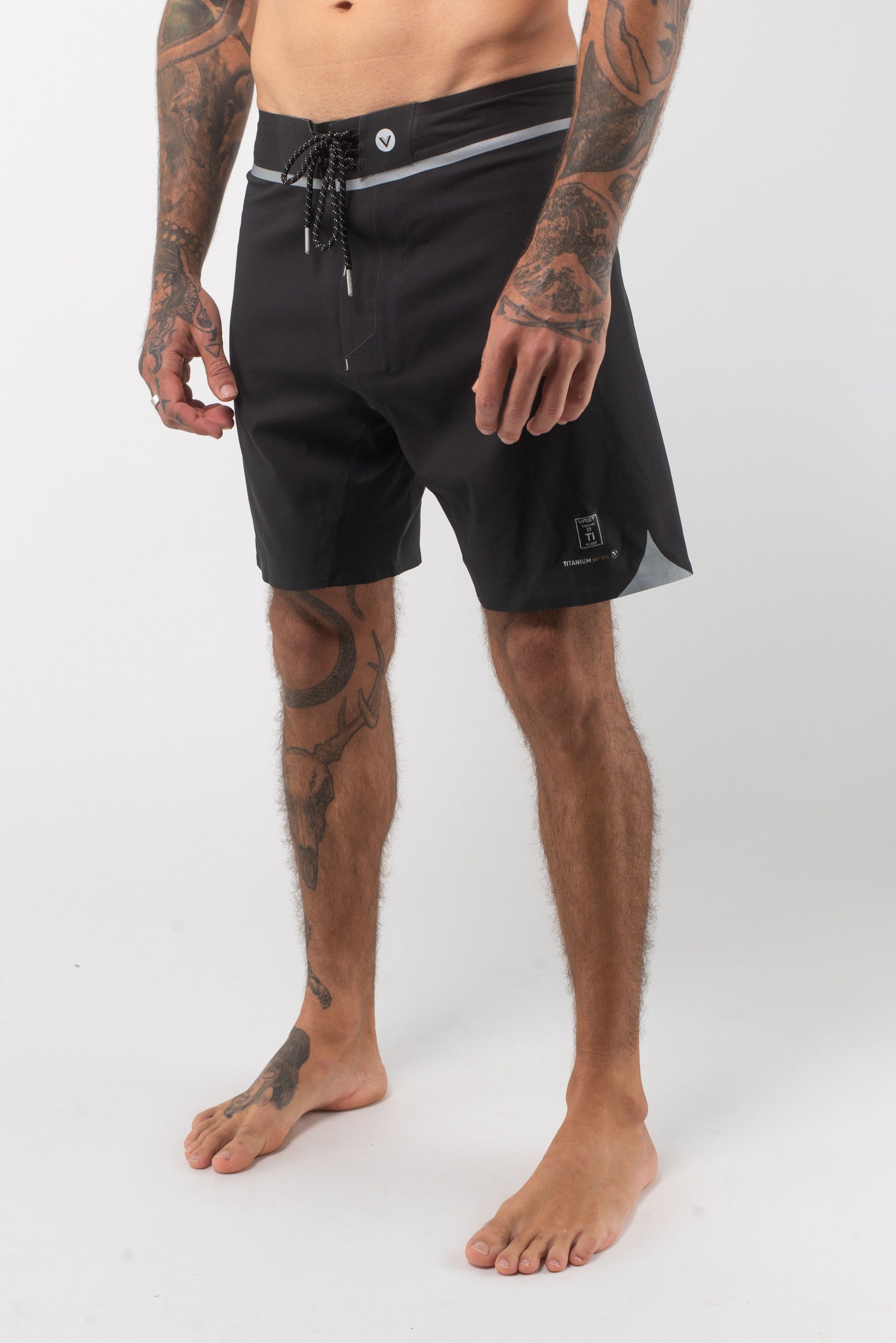 VAST Midnight Titanium Boardshort 模特兒穿著展示 黑色
