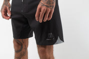 VAST Midnight Titanium Boardshort 模特兒穿著展示 黑色