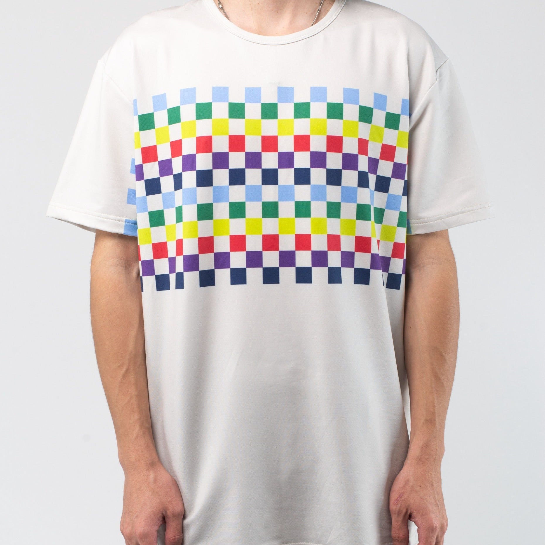 VAST Aqua Terra Colors Tech Tee 模特兒穿著展示 淺石色
