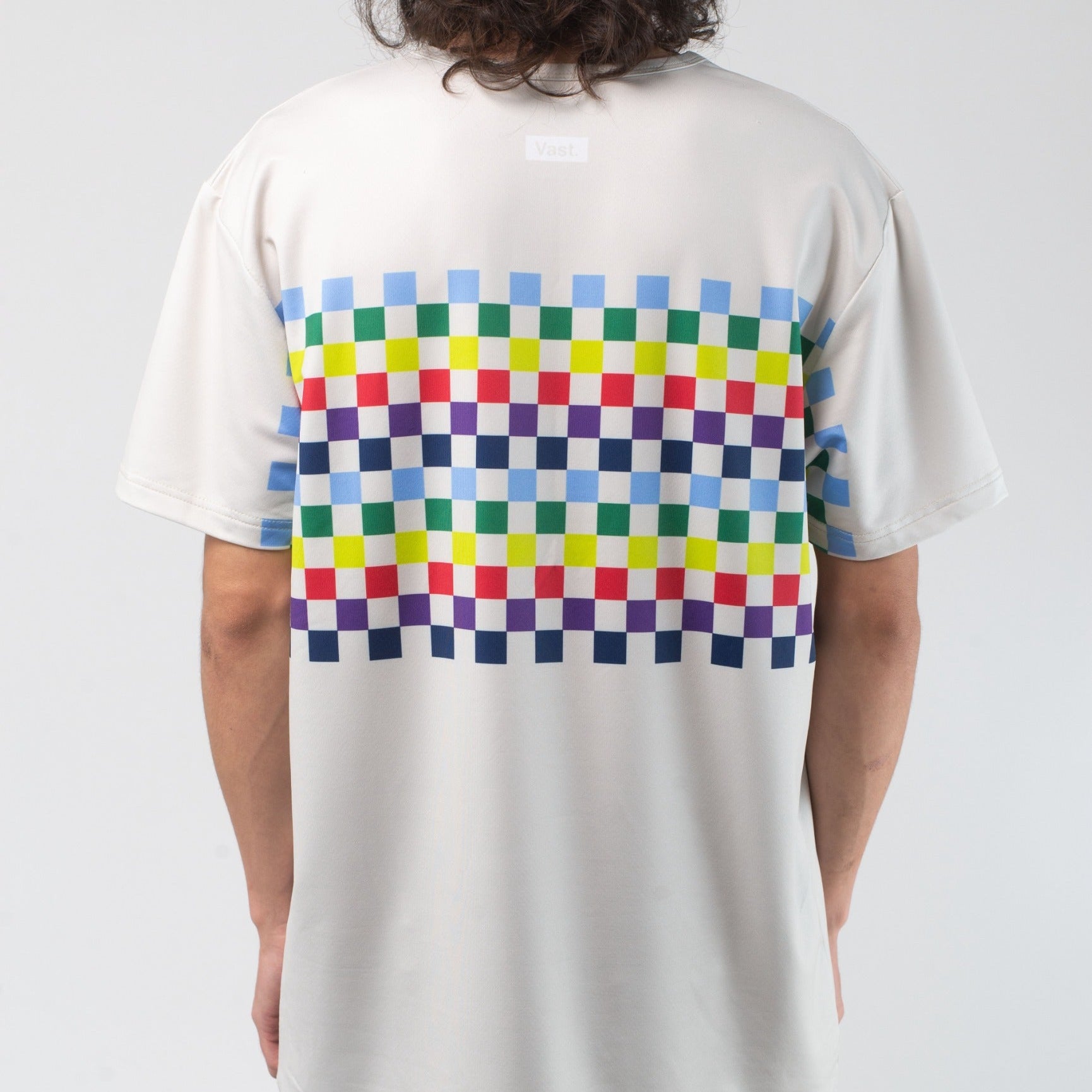 VAST Aqua Terra Colors Tech Tee 模特兒穿著展示 淺石色