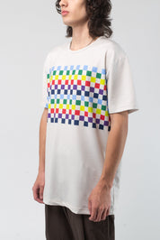 VAST Aqua Terra Colors Tech Tee 模特兒穿著展示 淺石色