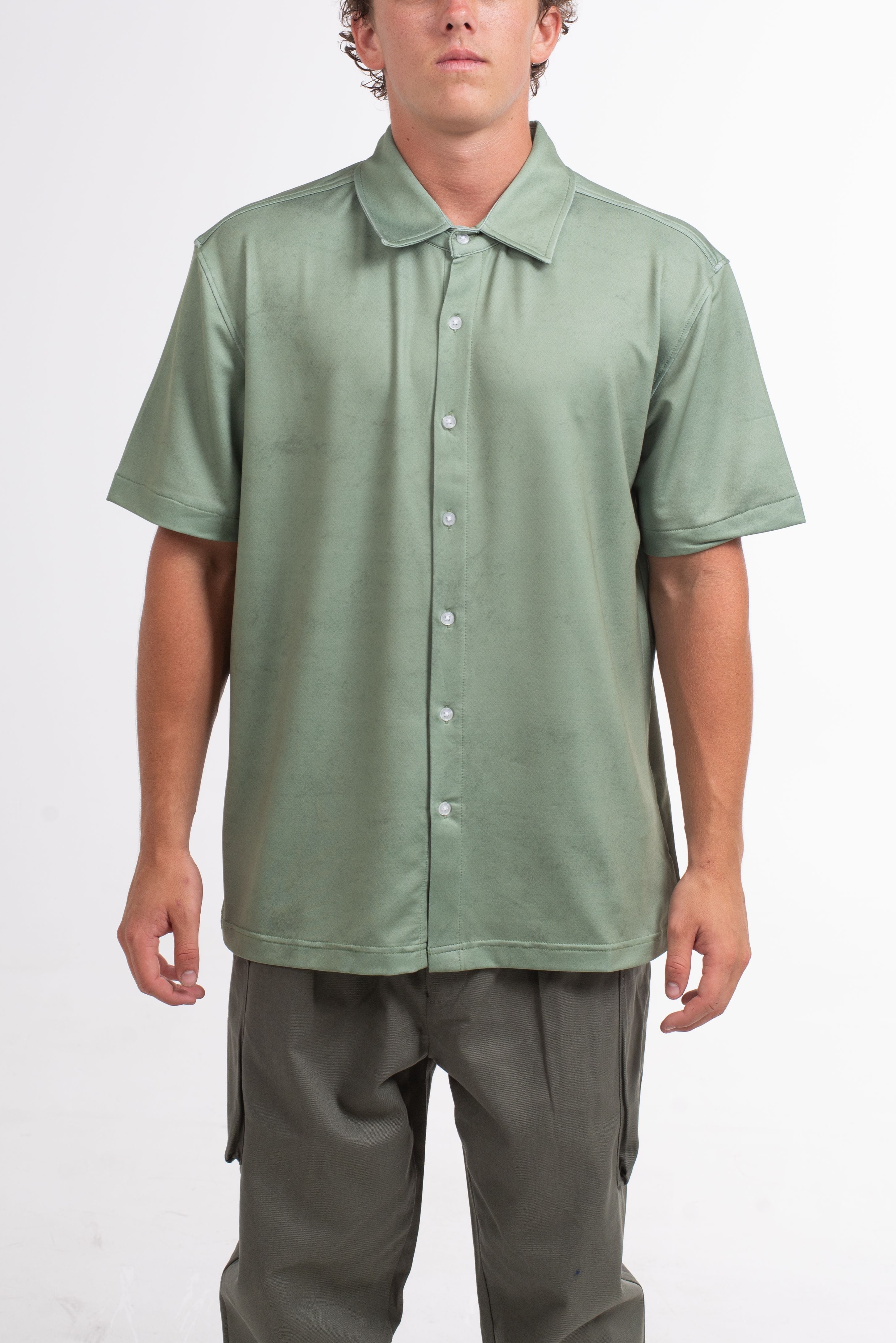 VAST Patina Button Up 防曬機能衝浪短袖襯衫 官方商品圖 5 軍綠色