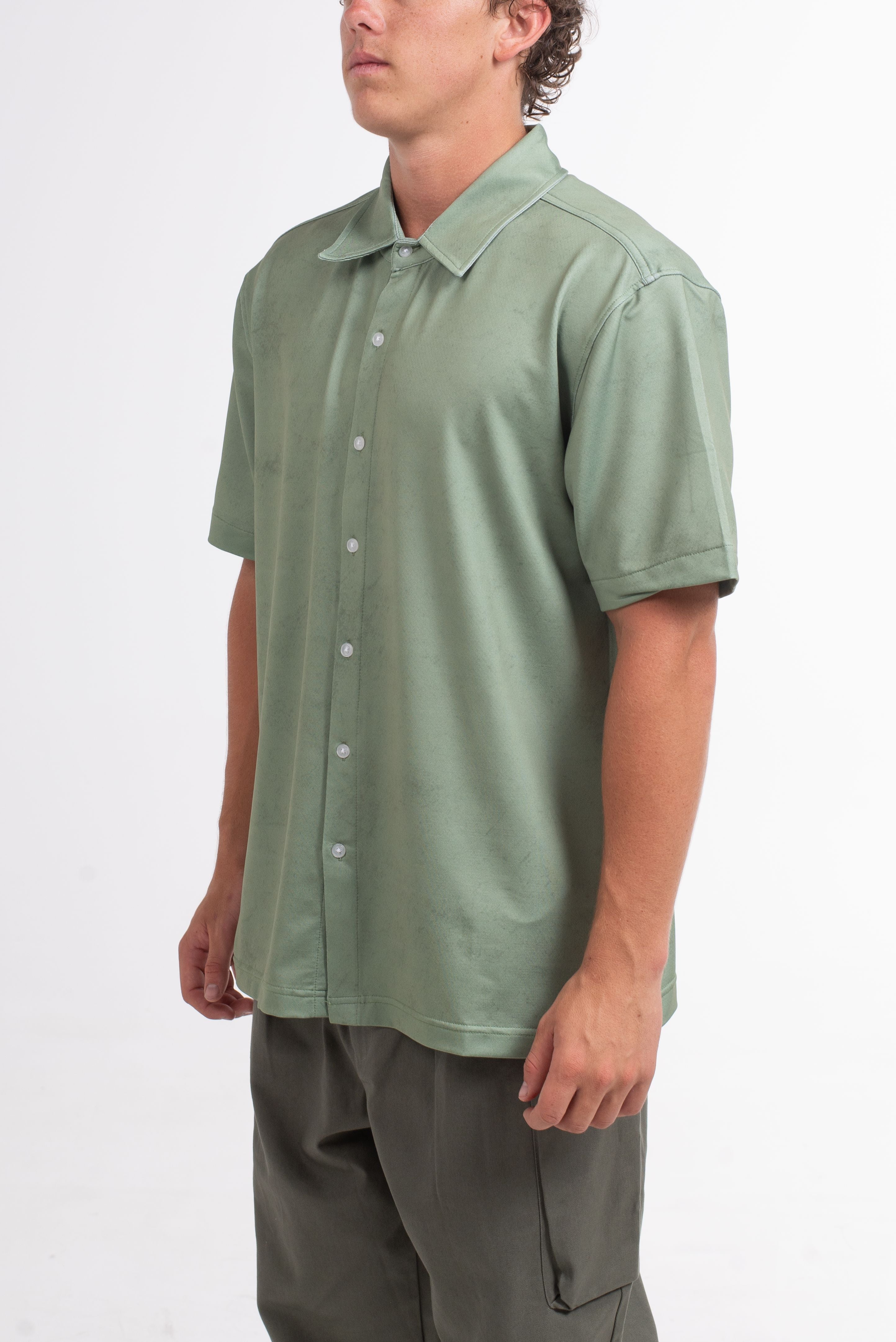 VAST Patina Button Up 防曬機能衝浪短袖襯衫 官方商品圖 7 軍綠色