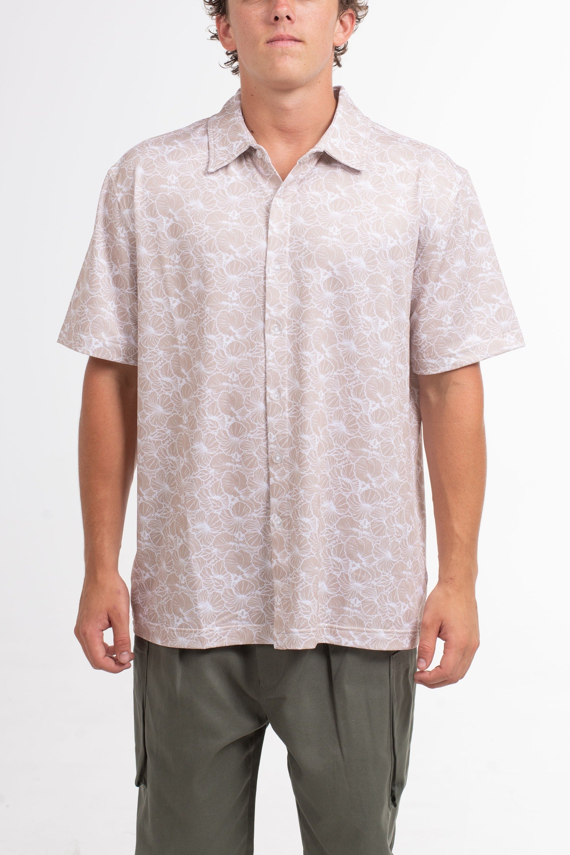 VAST Hibiscus Button Up 防曬機能衝浪短袖襯衫 官方商品圖 5 奶油白