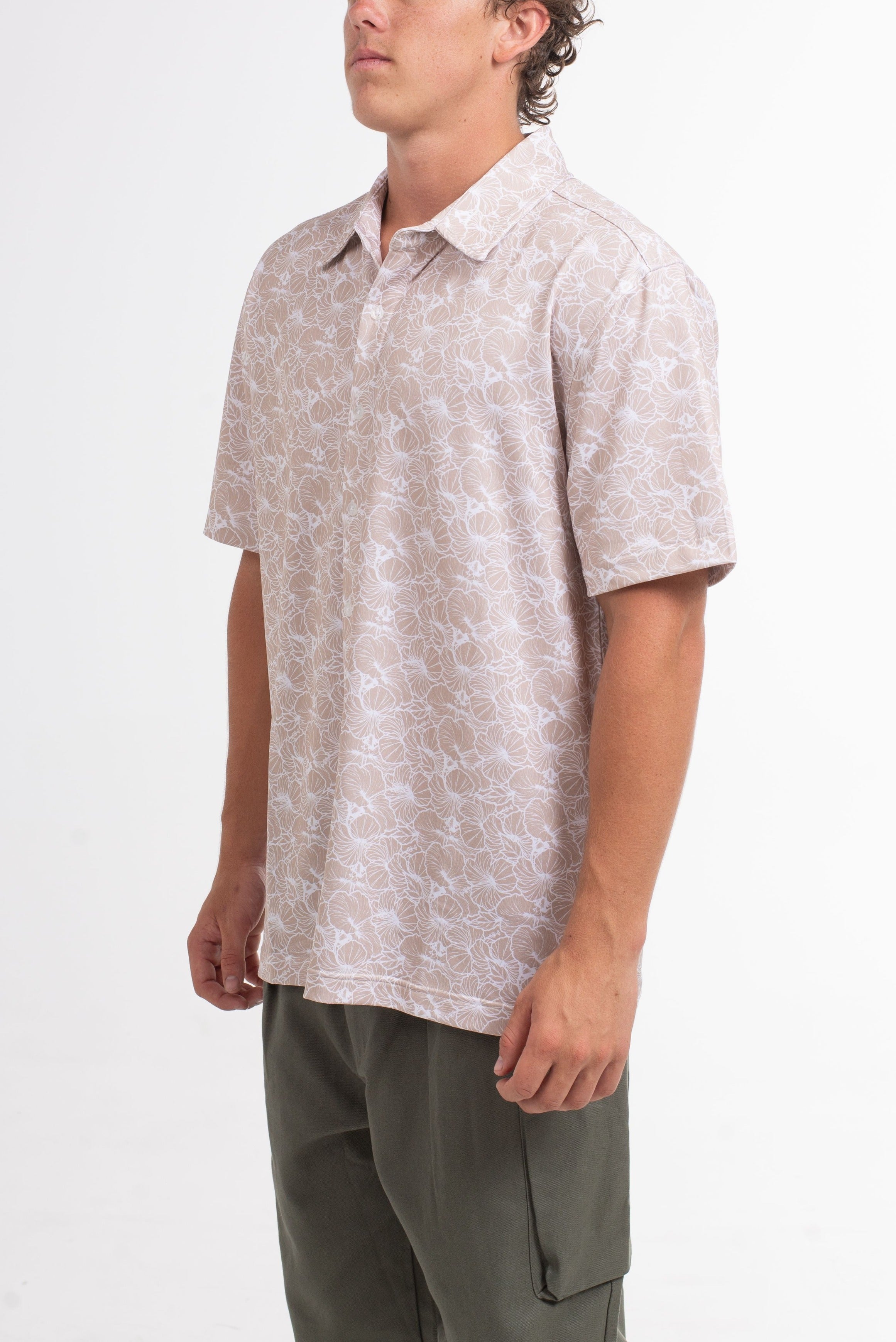 VAST Hibiscus Button Up 防曬機能衝浪短袖襯衫 官方商品圖 7 奶油白