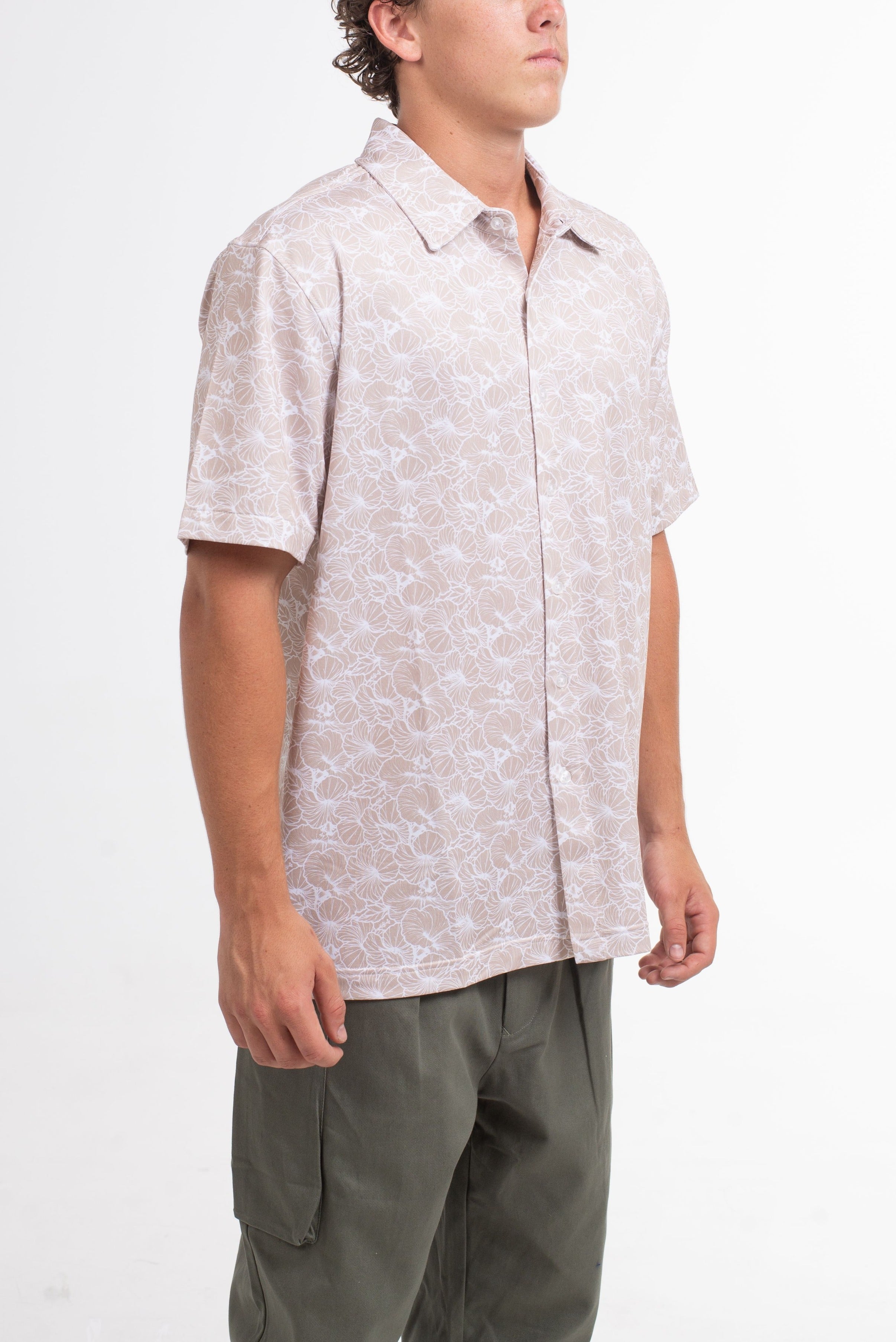 VAST Hibiscus Button Up 防曬機能衝浪短袖襯衫 官方商品圖 8 奶油白