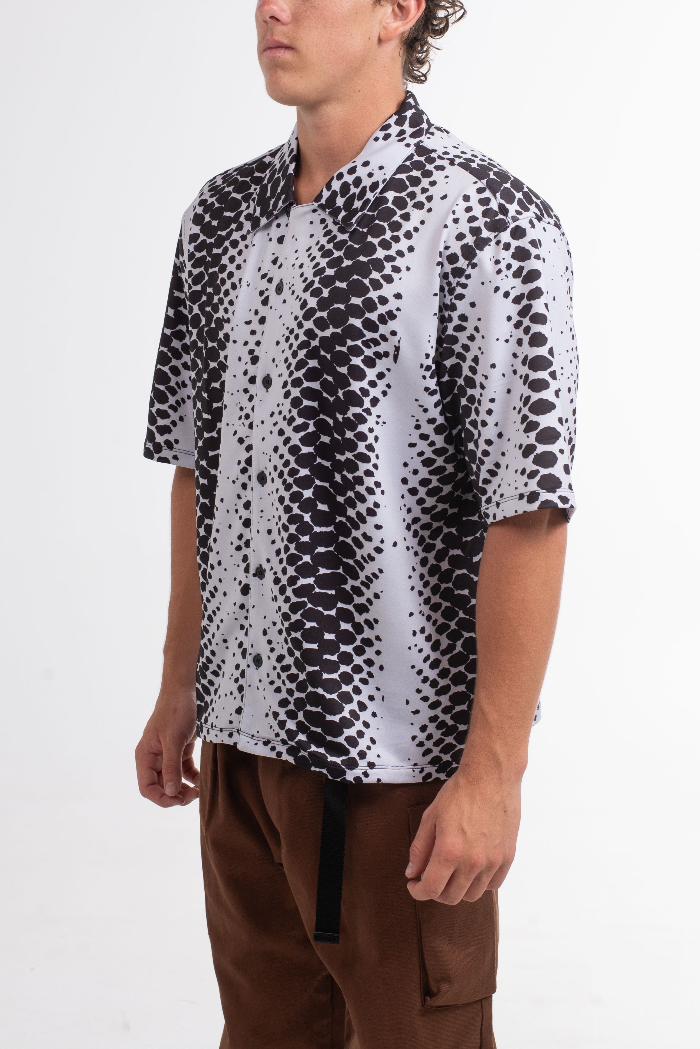 VAST Dead Slow Boxy Fit Button Up 防曬機能衝浪短袖襯衫 官方商品圖 7 黑/白