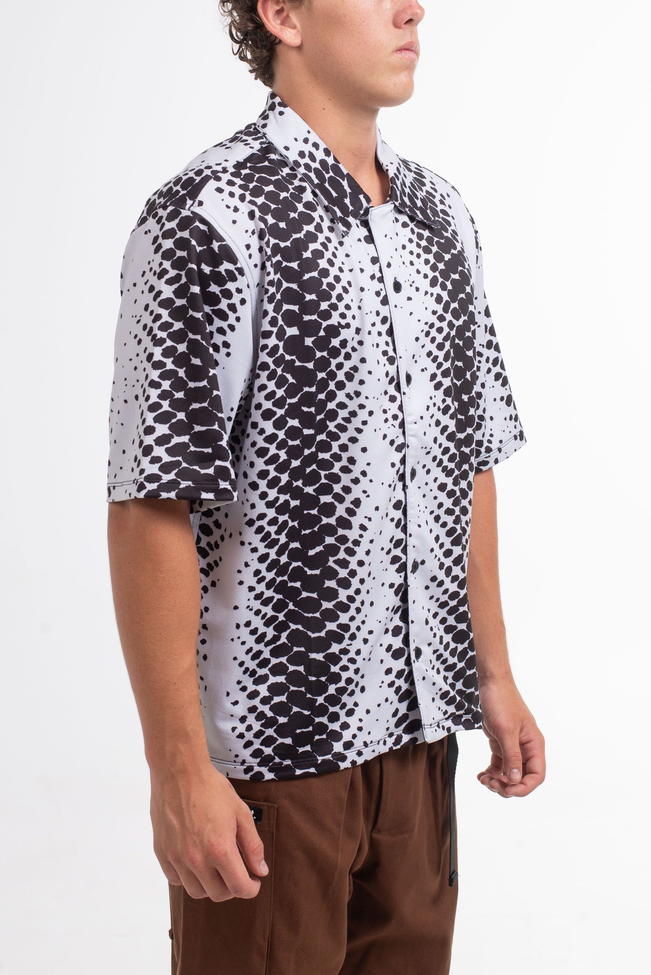 VAST Dead Slow Boxy Fit Button Up 防曬機能衝浪短袖襯衫 官方商品圖 8 黑/白