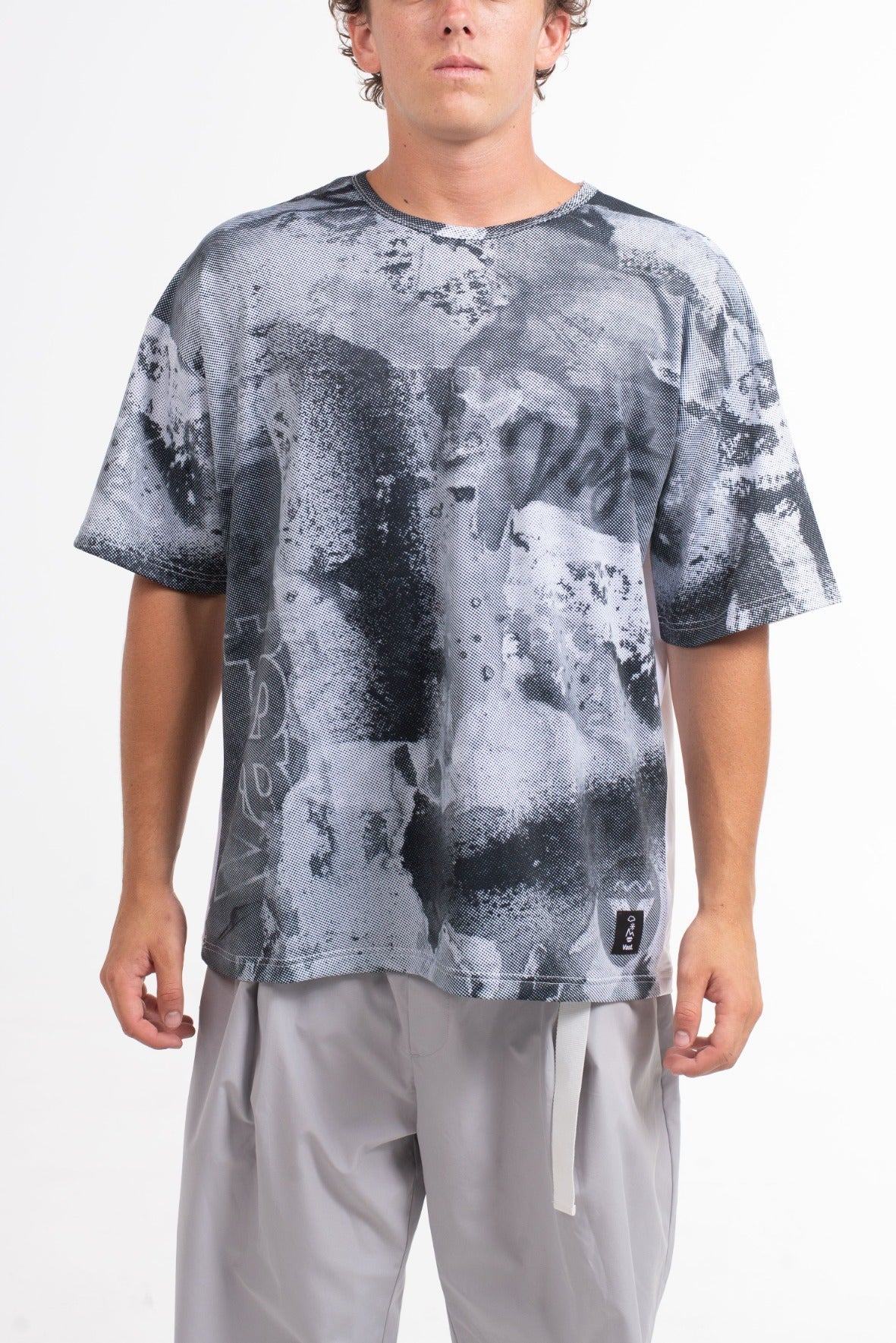 VAST Zine Boxy Fit Tee 防曬機能衝浪衣 官方商品圖 5 深灰色