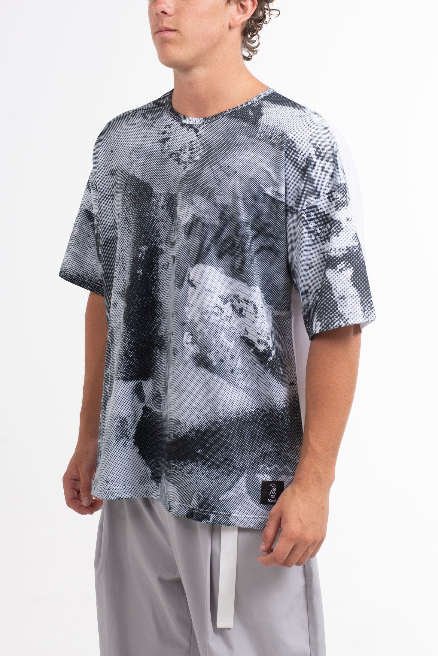 VAST Zine Boxy Fit Tee 防曬機能衝浪衣 官方商品圖 7 深灰色
