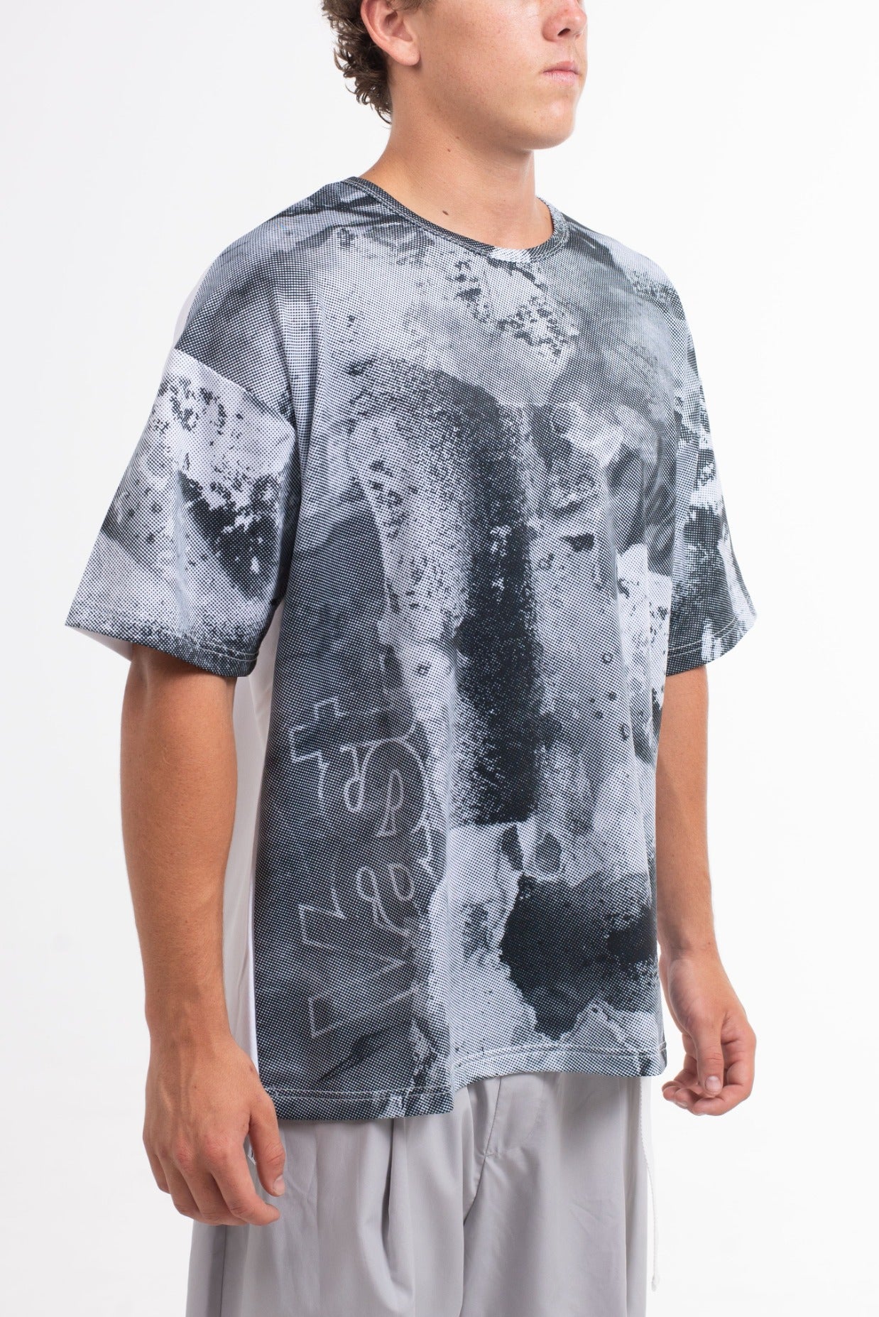 VAST Zine Boxy Fit Tee 防曬機能衝浪衣 官方商品圖 8 深灰色