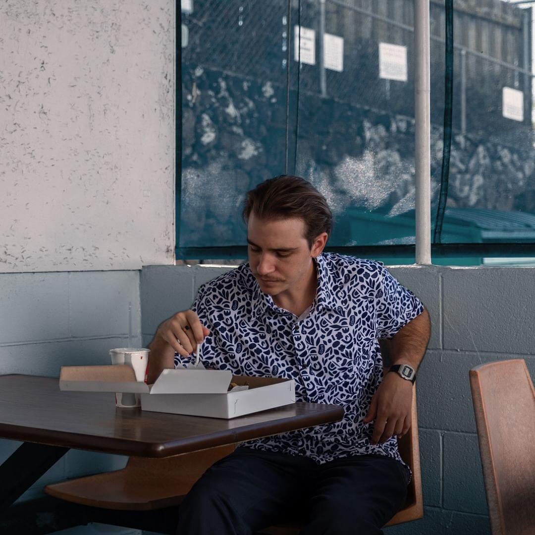 VAST 童趣葉紋防曬機能衝浪襯衫-海軍藍