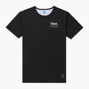 VAST Aqua Terra Elements I 機能T恤，自然元素圖騰設計呈現太陽、雲朵、山脈與海浪圖樣 黑