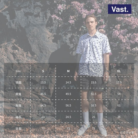 VAST 清新花卉防曬機能衝浪襯衫-海軍藍