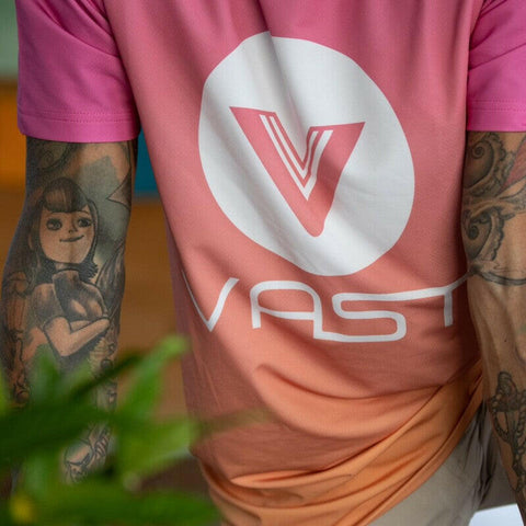 VAST 桃紅渲染 防曬機能衝浪T Shirt