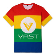 使用大膽的亮色線條配色設計，穿上這件 VAST 防曬機能衝浪T Shirt&nbsp;，必定能成為今年夏天戶外最可愛的焦點！