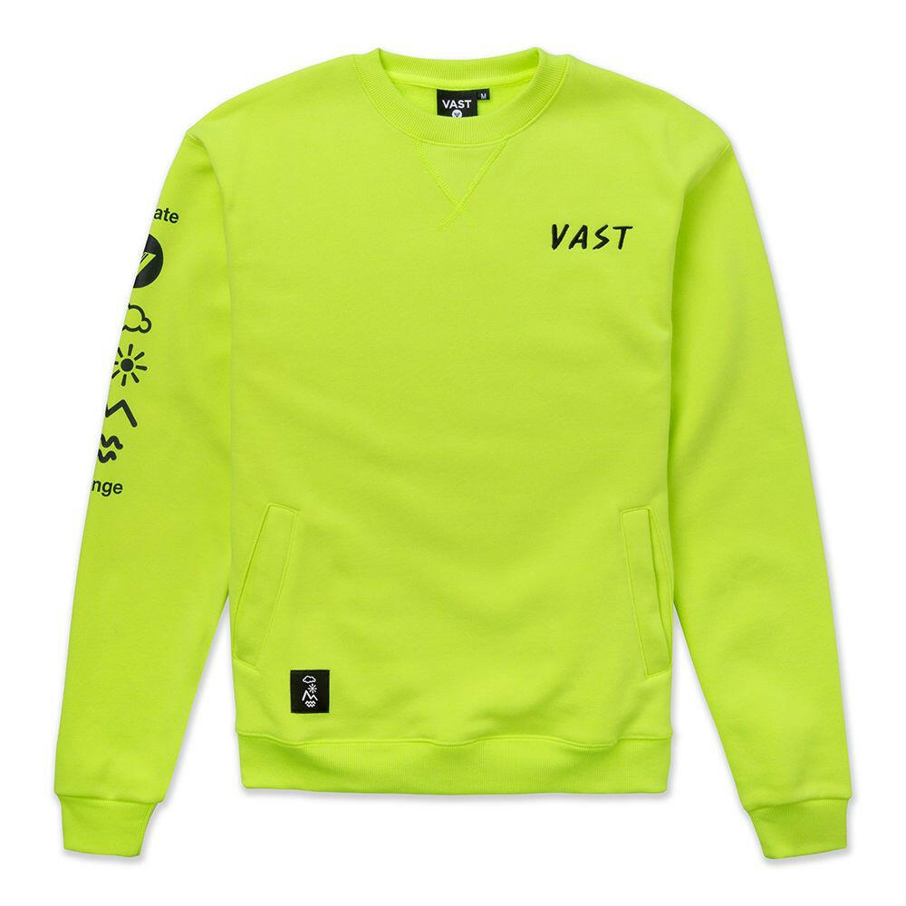 VAST Rosa Crewneck 長袖上衣- 黃綠色正面左胸印有簡約 VAST 標誌，背後中央為手繪玫瑰圖案，並於背面 VAST 印花下方點綴「Nature Always Wins」字樣，傳遞品牌理念。