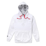 VAST Paisley 圖騰連帽長袖上衣採用單色設計，胸前印有經典 VAST 字體與圓形 V 標誌，右手腕點綴 VAST方形標誌，背後右下角則印有 Natural Elements 品牌圖樣，細節豐富卻不繁複。