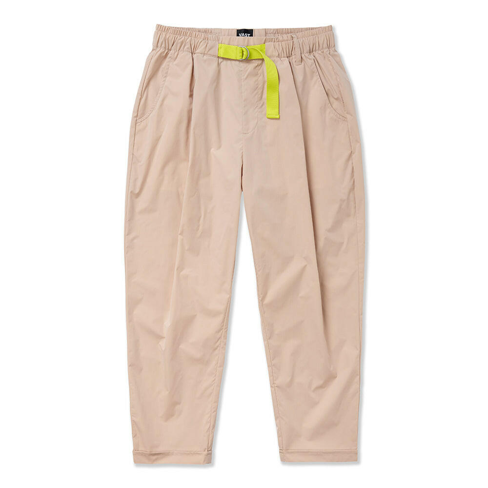 VAST 日常休閒長褲寬鬆的工作褲舒適卻又讓整體感覺隨性又搶眼。