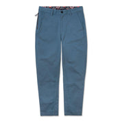 VAST 斜紋棉布窄管長褲不只舒適更具機能性，內裡Paisley圖紋布料更增添了設計感。