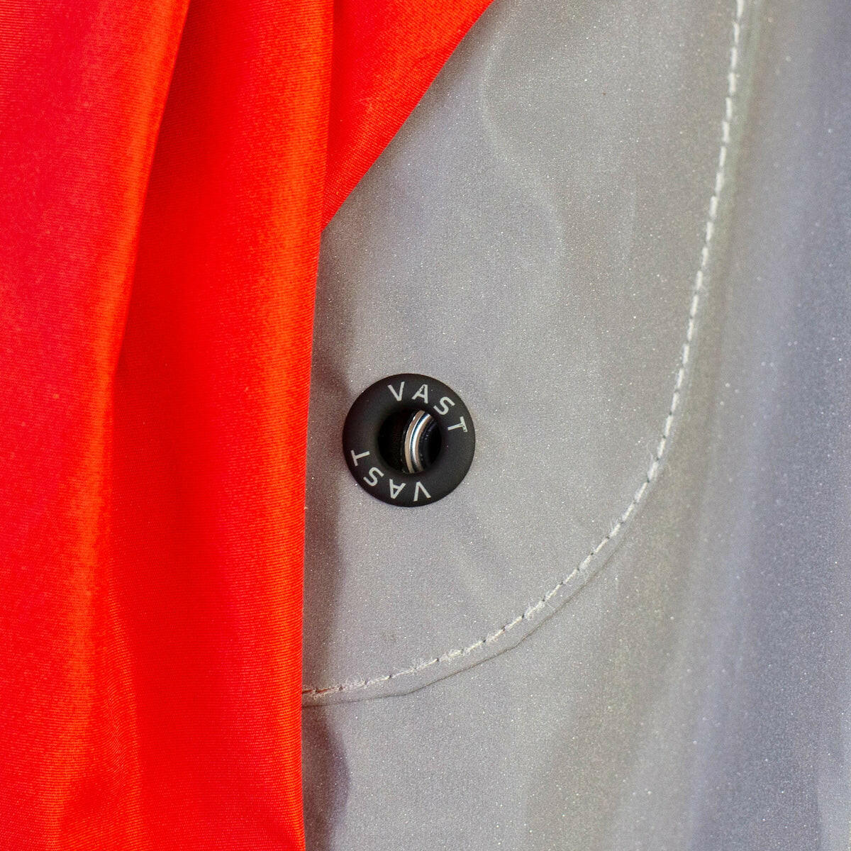 Vast x In4mation 雙面防潑水防風機能外套