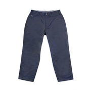 這款 Vast x In4mation 聯名的 Worker Chinos Pants，採工裝風格剪裁不失經典，鬆身版型設計兼具舒適與時尚。
